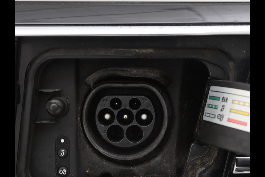 Volkswagen Passat 1.4 TSI PHEV GTE | Stoelverwarming | Massage | Carplay | Camera | Adaptive cruise | Matrix LED | Navigatie | Memory | Sfeerverlichting