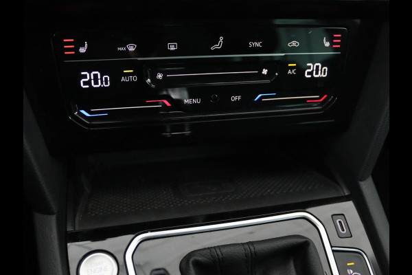 Volkswagen Passat 1.4 TSI PHEV GTE | Stoelverwarming | Massage | Carplay | Camera | Adaptive cruise | Matrix LED | Navigatie | Memory | Sfeerverlichting