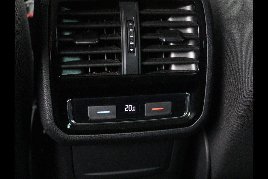Volkswagen Passat 1.4 TSI PHEV GTE | Stoelverwarming | Massage | Carplay | Camera | Adaptive cruise | Matrix LED | Navigatie | Memory | Sfeerverlichting