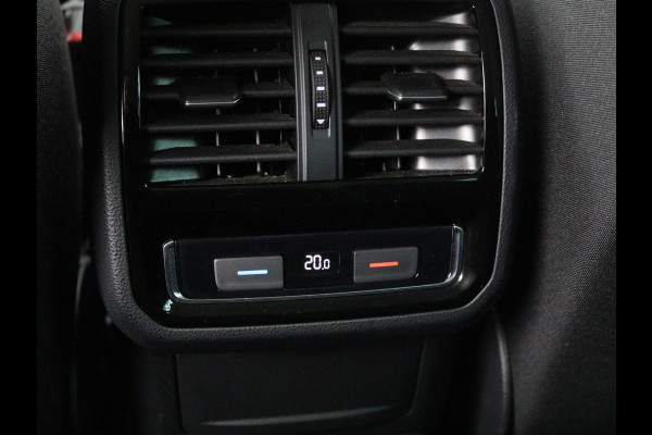 Volkswagen Passat 1.4 TSI PHEV GTE | Stoelverwarming | Massage | Carplay | Camera | Adaptive cruise | Matrix LED | Navigatie | Memory | Sfeerverlichting