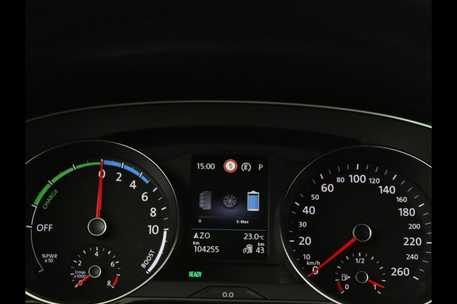 Volkswagen Passat 1.4 TSI PHEV GTE | Stoelverwarming | Massage | Carplay | Camera | Adaptive cruise | Matrix LED | Navigatie | Memory | Sfeerverlichting