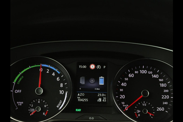Volkswagen Passat 1.4 TSI PHEV GTE | Stoelverwarming | Massage | Carplay | Camera | Adaptive cruise | Matrix LED | Navigatie | Memory | Sfeerverlichting