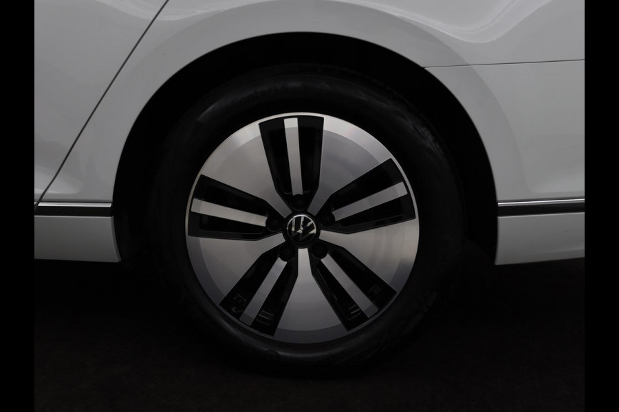 Volkswagen Passat 1.4 TSI PHEV GTE | Stoelverwarming | Massage | Carplay | Camera | Adaptive cruise | Matrix LED | Navigatie | Memory | Sfeerverlichting
