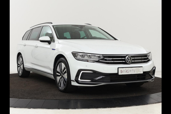 Volkswagen Passat 1.4 TSI PHEV GTE | Stoelverwarming | Massage | Carplay | Camera | Adaptive cruise | Matrix LED | Navigatie | Memory | Sfeerverlichting