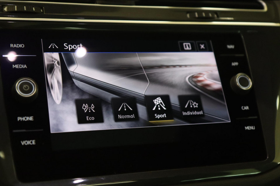 Volkswagen Tiguan 2.0 TSI 4Motion R/PANO/LANE ASSIST/CAM/ACC/VOL