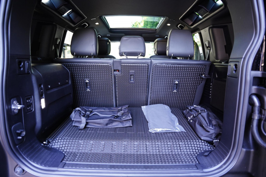 Land Rover Defender 110 P 300 E X-Dynamic HSE 22 Inch