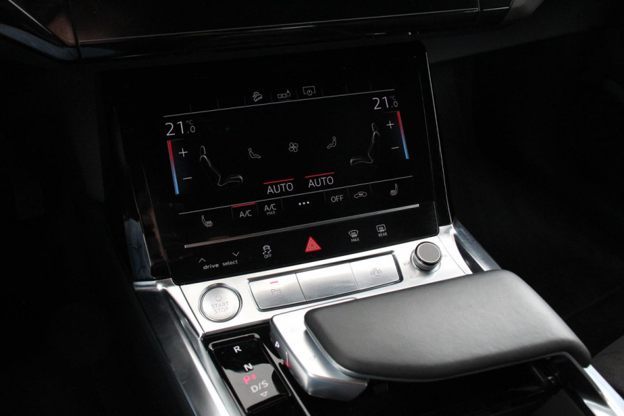 Audi e-tron e-tron 55 quattro | Navigatie | Climate Control | Alacantara | Camera | Electrisch bedienbare achterklep | Led | Cruise Control Adaptive |