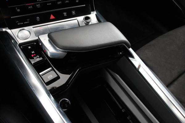 Audi e-tron e-tron 55 quattro | Navigatie | Climate Control | Alacantara | Camera | Electrisch bedienbare achterklep | Led | Cruise Control Adaptive |
