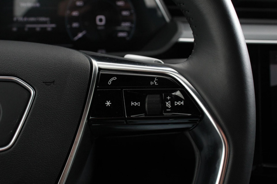 Audi e-tron e-tron 55 quattro | Navigatie | Climate Control | Alacantara | Camera | Electrisch bedienbare achterklep | Led | Cruise Control Adaptive |