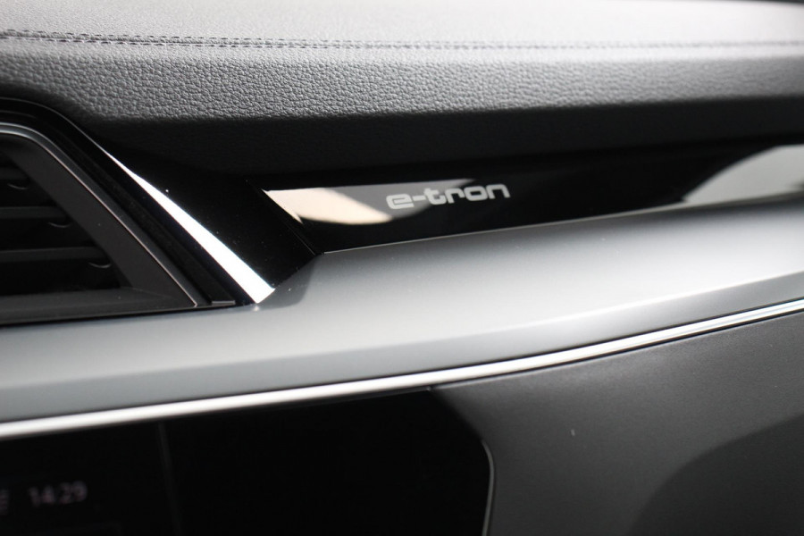 Audi e-tron e-tron 55 quattro | Navigatie | Climate Control | Alacantara | Camera | Electrisch bedienbare achterklep | Led | Cruise Control Adaptive |