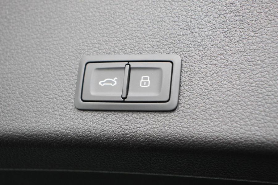 Audi e-tron e-tron 55 quattro | Navigatie | Climate Control | Alacantara | Camera | Electrisch bedienbare achterklep | Led | Cruise Control Adaptive |