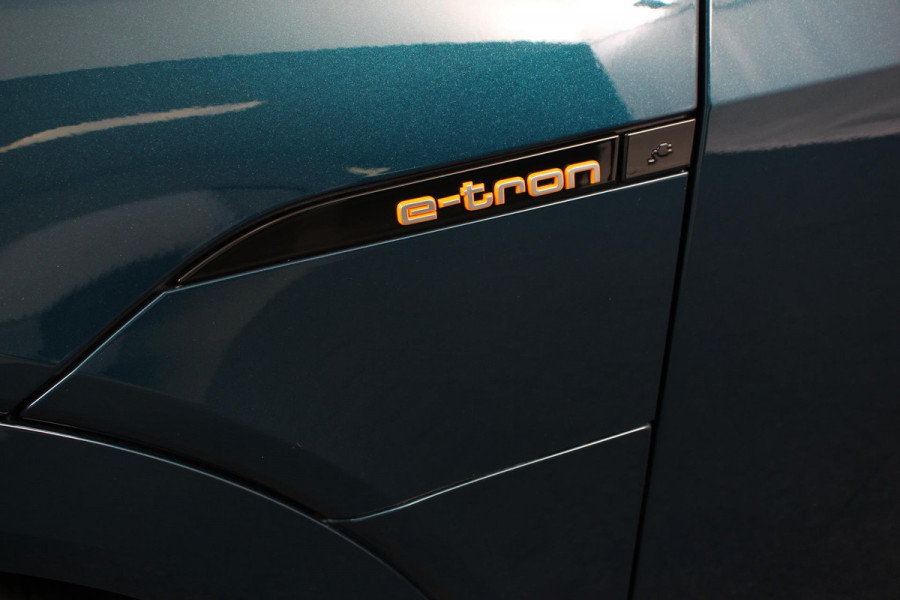Audi e-tron e-tron 55 quattro | Navigatie | Climate Control | Alacantara | Camera | Electrisch bedienbare achterklep | Led | Cruise Control Adaptive |