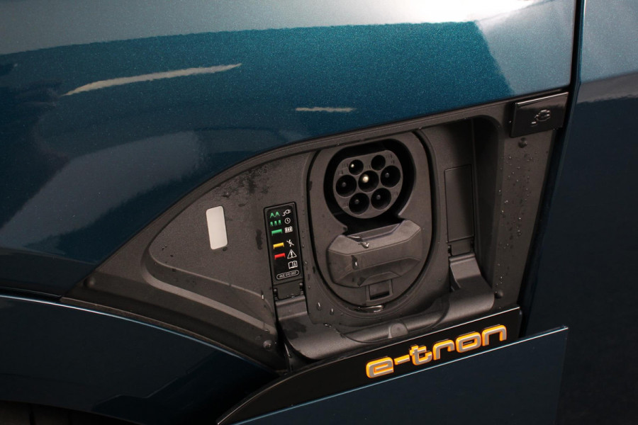 Audi e-tron e-tron 55 quattro | Navigatie | Climate Control | Alacantara | Camera | Electrisch bedienbare achterklep | Led | Cruise Control Adaptive |
