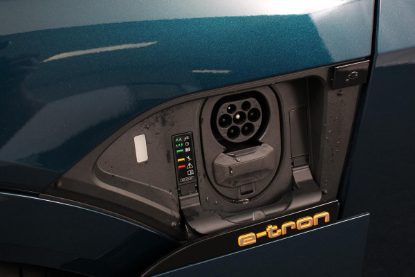 Audi e-tron e-tron 55 quattro | Navigatie | Climate Control | Alacantara | Camera | Electrisch bedienbare achterklep | Led | Cruise Control Adaptive |