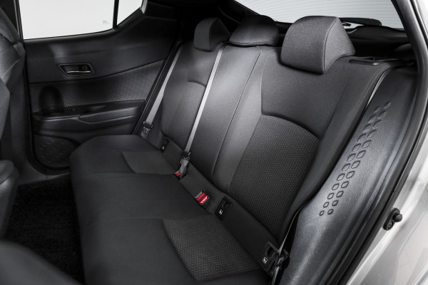 Toyota C-HR 1.8 Hybrid Dynamic - Automaat | Adapt. Cruise | Stoel-+Stuurverw. | PDC | Camera | NAV | ECC | LM 18" | Afn. Trekhaak