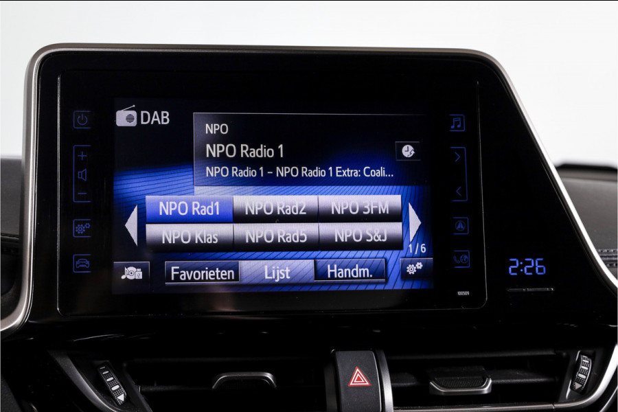 Toyota C-HR 1.8 Hybrid Dynamic - Automaat | Adapt. Cruise | Stoel-+Stuurverw. | PDC | Camera | NAV | ECC | LM 18" | Afn. Trekhaak
