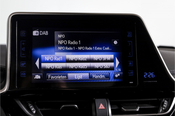 Toyota C-HR 1.8 Hybrid Dynamic - Automaat | Adapt. Cruise | Stoel-+Stuurverw. | PDC | Camera | NAV | ECC | LM 18" | Afn. Trekhaak