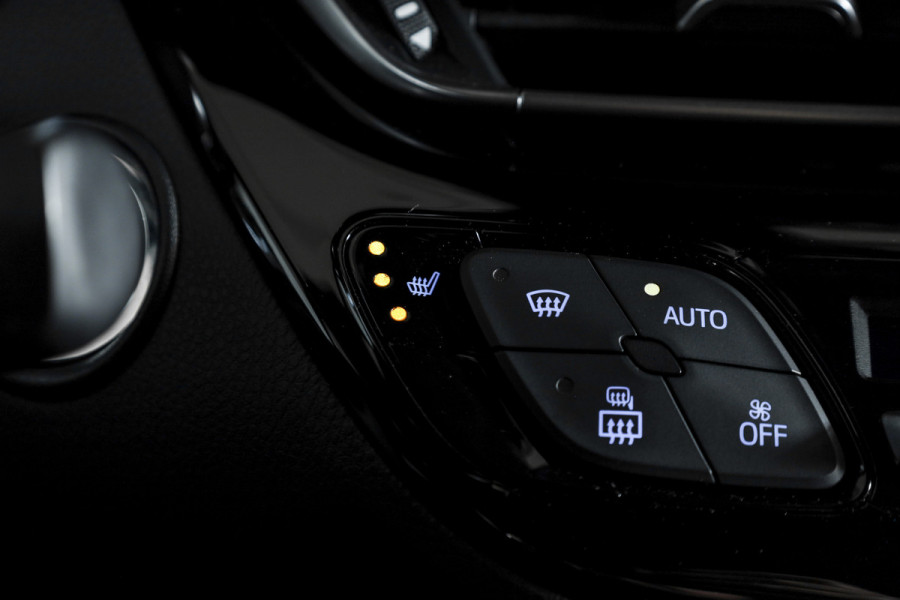 Toyota C-HR 1.8 Hybrid Dynamic - Automaat | Adapt. Cruise | Stoel-+Stuurverw. | PDC | Camera | NAV | ECC | LM 18" | Afn. Trekhaak