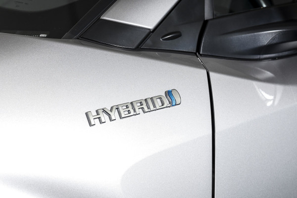 Toyota C-HR 1.8 Hybrid Dynamic - Automaat | Adapt. Cruise | Stoel-+Stuurverw. | PDC | Camera | NAV | ECC | LM 18" | Afn. Trekhaak