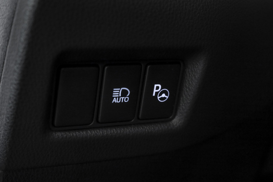 Toyota C-HR 1.8 Hybrid Dynamic - Automaat | Adapt. Cruise | Stoel-+Stuurverw. | PDC | Camera | NAV | ECC | LM 18" | Afn. Trekhaak