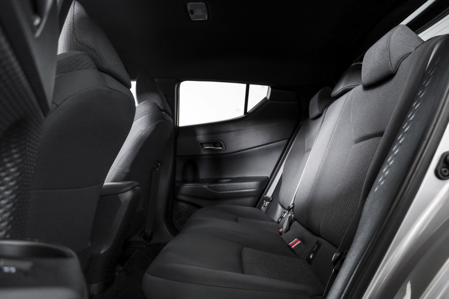 Toyota C-HR 1.8 Hybrid Dynamic - Automaat | Adapt. Cruise | Stoel-+Stuurverw. | PDC | Camera | NAV | ECC | LM 18" | Afn. Trekhaak