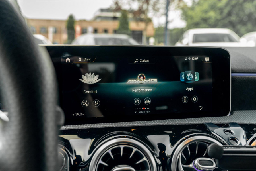Mercedes-Benz A-Klasse AMG 35 4MATIC Edition 1 306 PK Performance Seats 360 Camera Adaptive Widescreen 19''