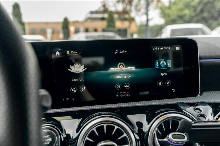 Mercedes-Benz A-Klasse AMG 35 4MATIC Edition 1 306 PK Performance Seats 360 Camera Adaptive Widescreen 19''