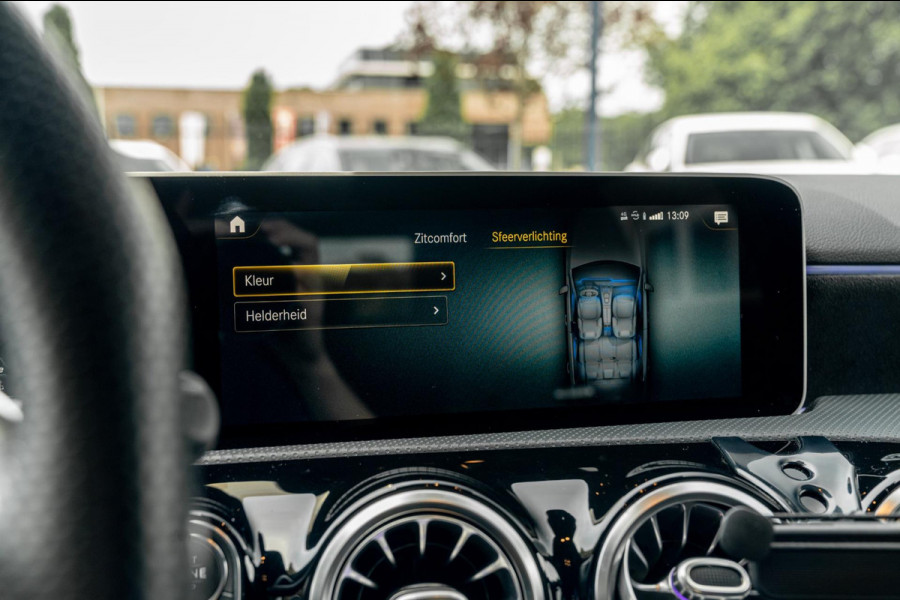 Mercedes-Benz A-Klasse AMG 35 4MATIC Edition 1 306 PK Performance Seats 360 Camera Adaptive Widescreen 19''