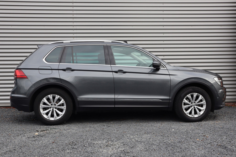 Volkswagen Tiguan 1.5 TSI Pano / Trekhaak / Massage Stoel / LED / Stoelverwarming / Camera /