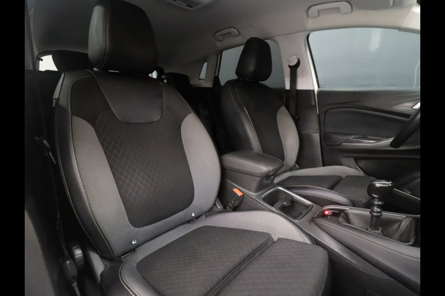 Opel Grandland X 1.2 Turbo Business Executive [TREKHAAK, APPLE CARPLAY, ANDROID, ELEK. KOFFERKLEP, PARKEERSENSOR, CRUISE, NIEUWSTAAT]