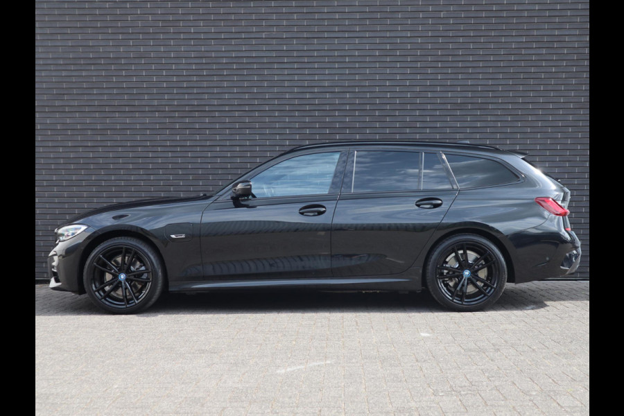 BMW 3 Serie Touring 320e xDrive M-Sport | Panodak |Sportleder | LED |