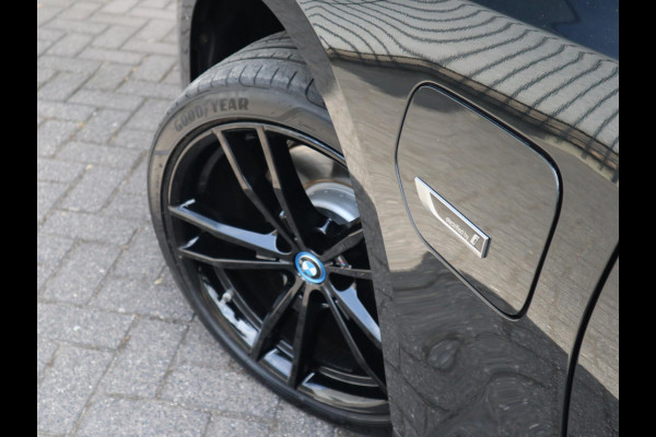 BMW 3 Serie Touring 320e xDrive M-Sport | Panodak |Sportleder | LED |