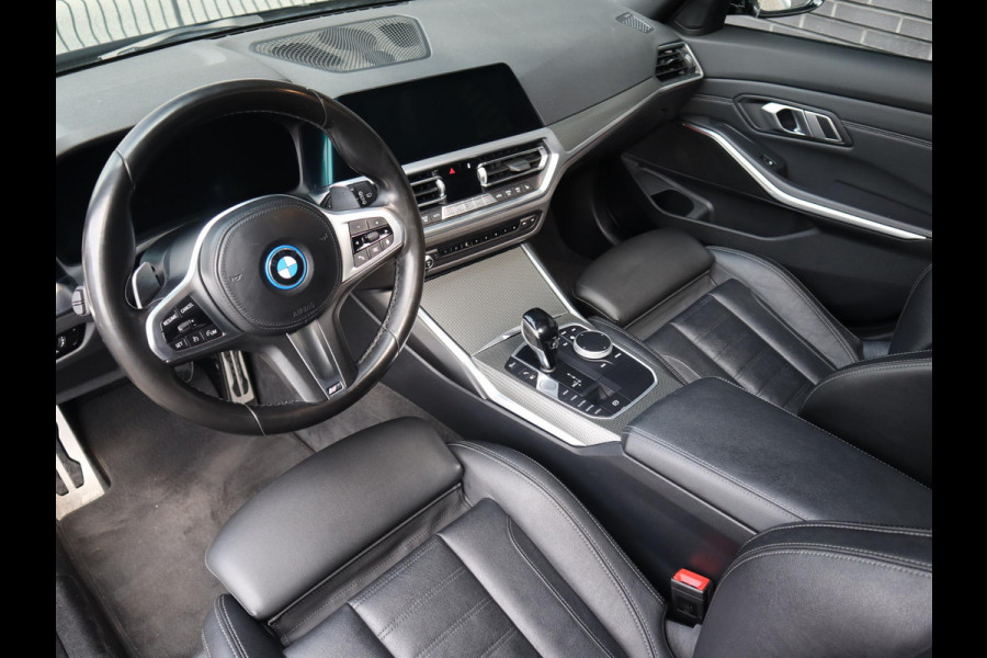 BMW 3 Serie Touring 320e xDrive M-Sport | Panodak |Sportleder | LED |