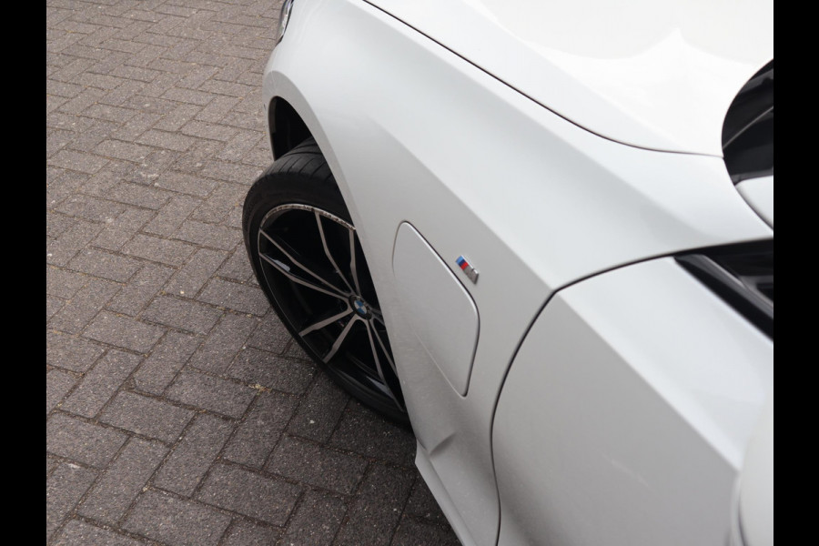 BMW 3-serie 320e M-Sport | Sportleder | Laser | Afneembare Trekhaak |