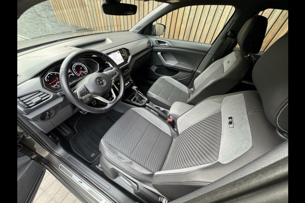 Volkswagen T-Cross 1.0 TSI R-line Automaat | LED | Trekhaak | Getint glas | Climate control | Cruise control adaptief | Lane assist | Dode hoek det