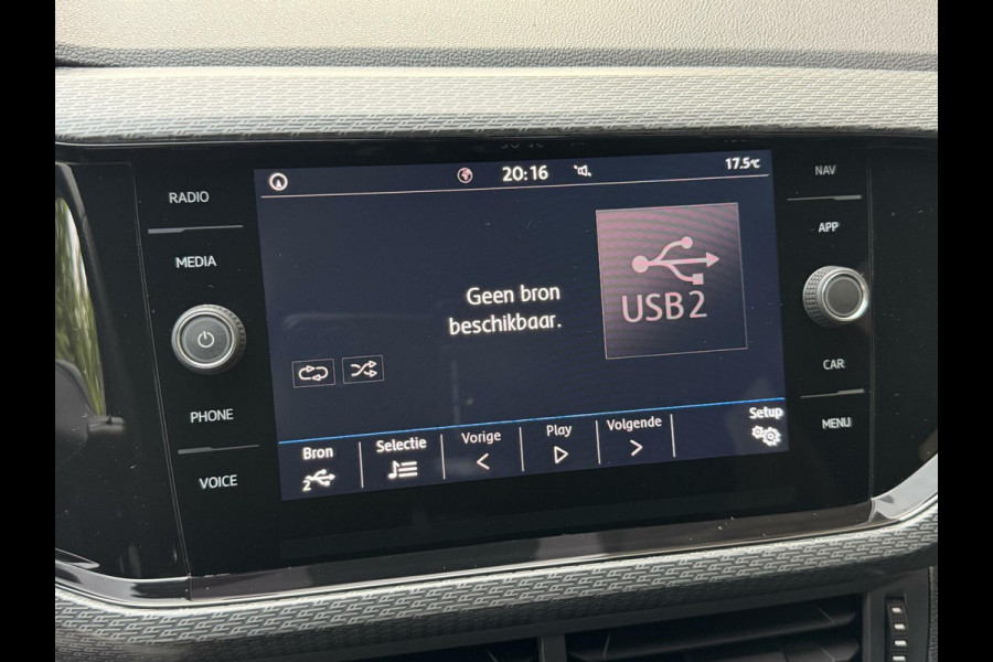 Volkswagen T-Cross 1.0 TSI R-line Automaat | LED | Trekhaak | Getint glas | Climate control | Cruise control adaptief | Lane assist | Dode hoek det