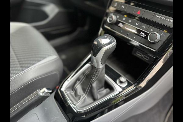 Volkswagen T-Cross 1.0 TSI R-line Automaat | LED | Trekhaak | Getint glas | Climate control | Cruise control adaptief | Lane assist | Dode hoek det