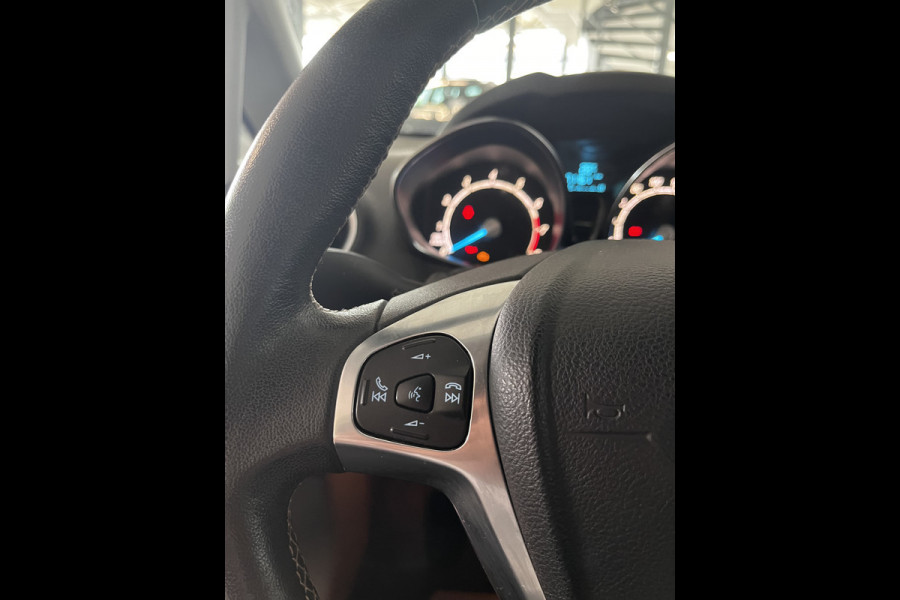 Ford Fiesta 1.0 EcoBoost Titanium Navigatie fullmap,Bluetooth