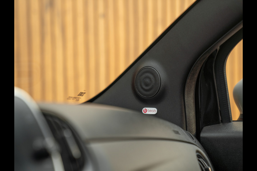 Abarth 695 70th Anniversary 180pk | One of 1949 | Beats | Xenon | Grote Navi | Liefhebbersauto