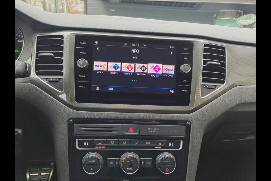 Volkswagen Golf Sportsvan 1.5 TSI ACT Highline IQ.Drive | ACC | Trekhaak | Navi | PDC | Stoelverwarming | All-seasons |