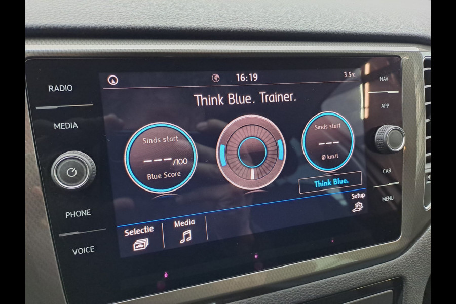 Volkswagen Golf Sportsvan 1.5 TSI ACT Highline IQ.Drive | ACC | Trekhaak | Navi | PDC | Stoelverwarming | All-seasons |