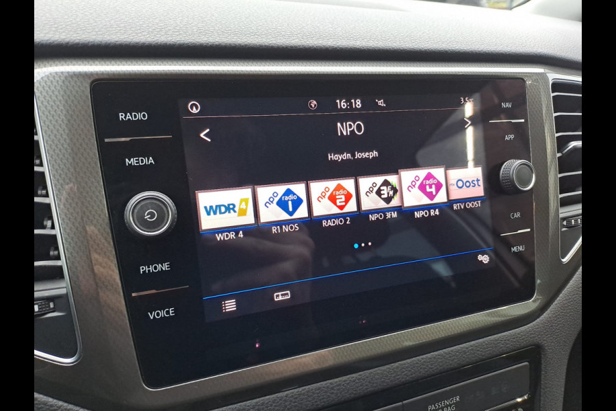 Volkswagen Golf Sportsvan 1.5 TSI ACT Highline IQ.Drive | ACC | Trekhaak | Navi | PDC | Stoelverwarming | All-seasons |