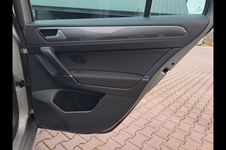 Volkswagen Golf Sportsvan 1.5 TSI ACT Highline IQ.Drive | ACC | Trekhaak | Navi | PDC | Stoelverwarming | All-seasons |