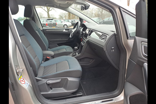Volkswagen Golf Sportsvan 1.5 TSI ACT Highline IQ.Drive | ACC | Trekhaak | Navi | PDC | Stoelverwarming | All-seasons |