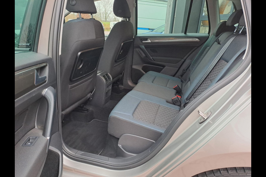 Volkswagen Golf Sportsvan 1.5 TSI ACT Highline IQ.Drive | ACC | Trekhaak | Navi | PDC | Stoelverwarming | All-seasons |