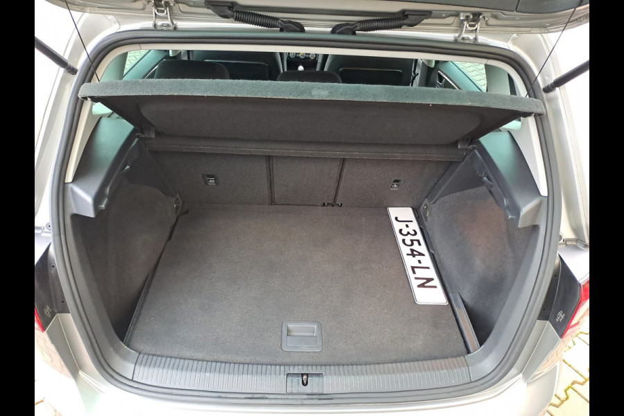 Volkswagen Golf Sportsvan 1.5 TSI ACT Highline IQ.Drive | ACC | Trekhaak | Navi | PDC | Stoelverwarming | All-seasons |