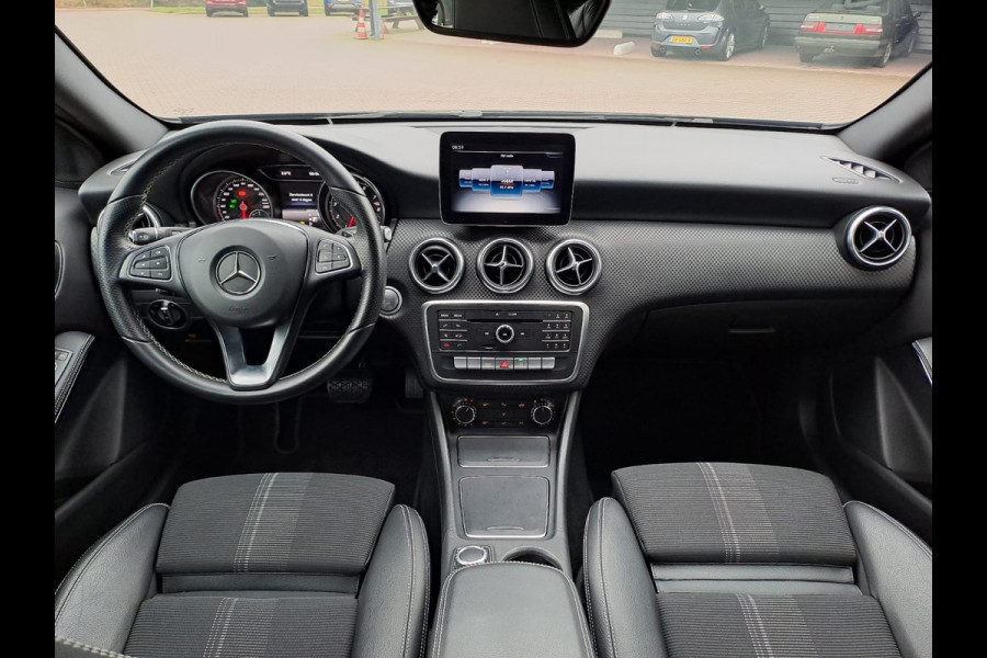 Mercedes-Benz A-Klasse 180 Business Solution AMG | Automaat | LED | LMV | Camera | All-season |
