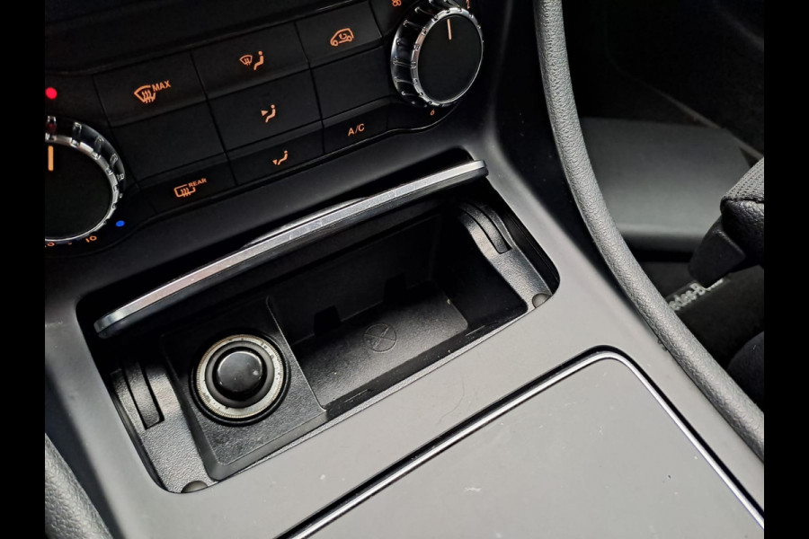 Mercedes-Benz A-Klasse 180 Business Solution AMG | Automaat | LED | LMV | Camera | All-season |