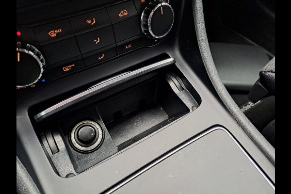 Mercedes-Benz A-Klasse 180 Business Solution AMG | Automaat | LED | LMV | Camera | All-season |