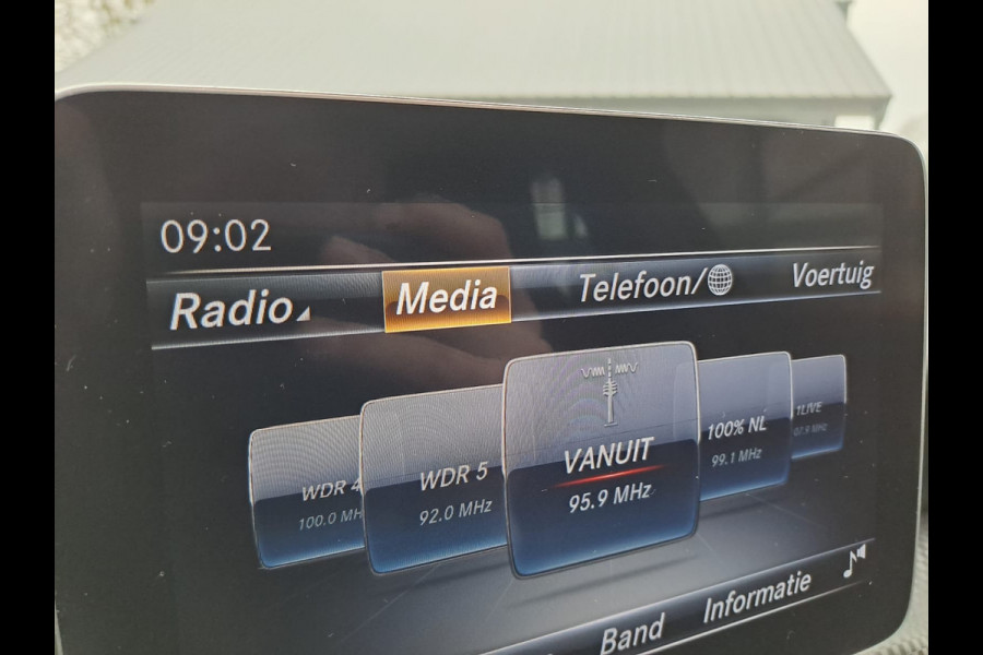 Mercedes-Benz A-Klasse 180 Business Solution AMG | Automaat | LED | LMV | Camera | All-season |